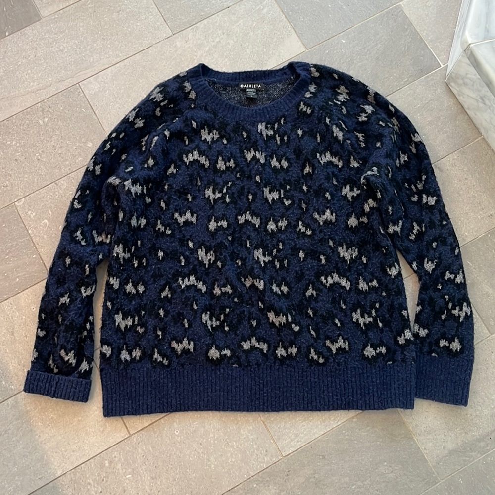 Athleta gently worn wool blended navy blue printed sweater. Women’s Medium